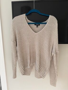 Express Women's Beige V-Neck Knit Sweater